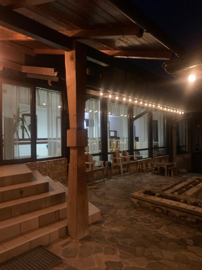 No Comment Rustic Hotel Curtea de Argeş Buitenkant foto