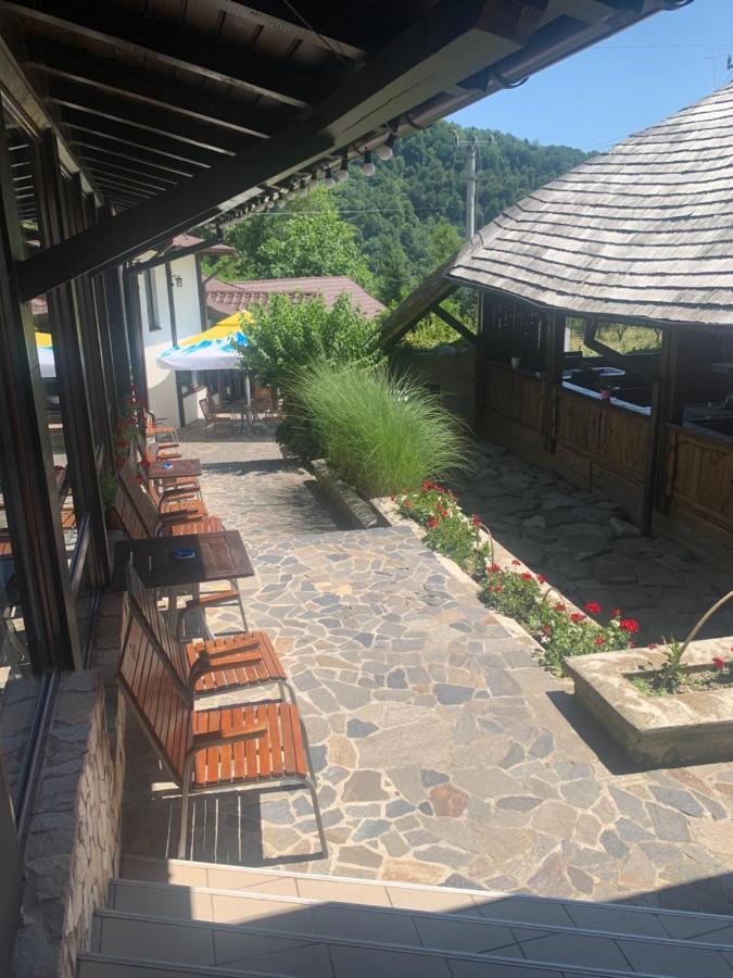 No Comment Rustic Hotel Curtea de Argeş Buitenkant foto