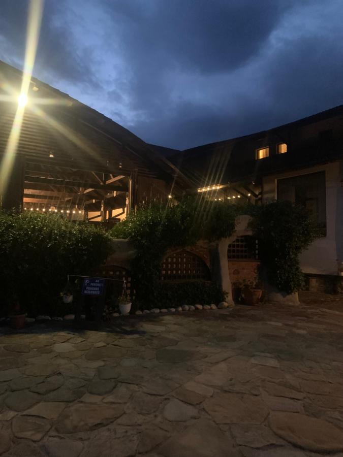 No Comment Rustic Hotel Curtea de Argeş Buitenkant foto